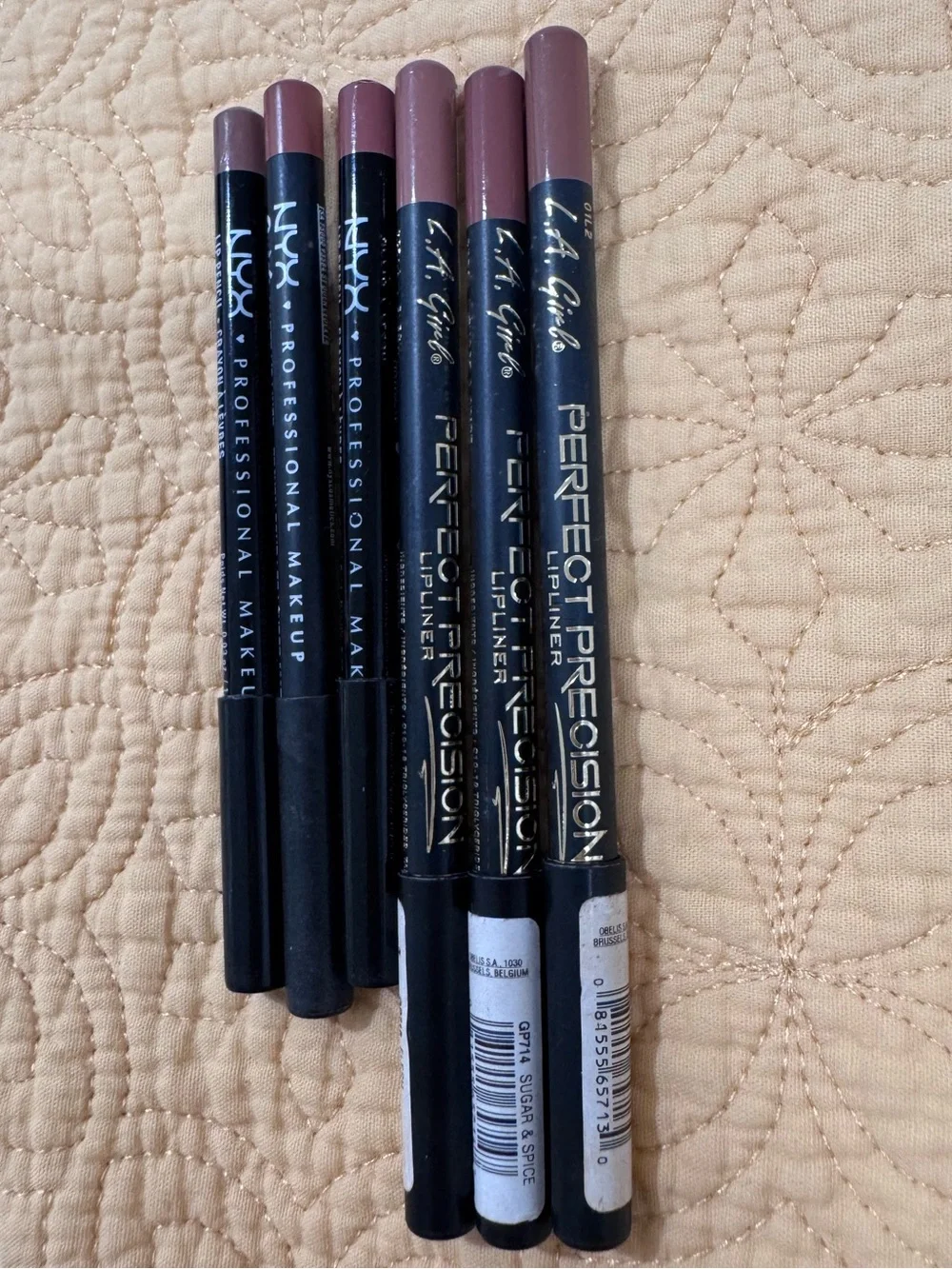 Bundle of 6 lip liners